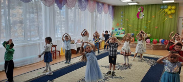 С праздником всех мам! С праздником всех мам!.